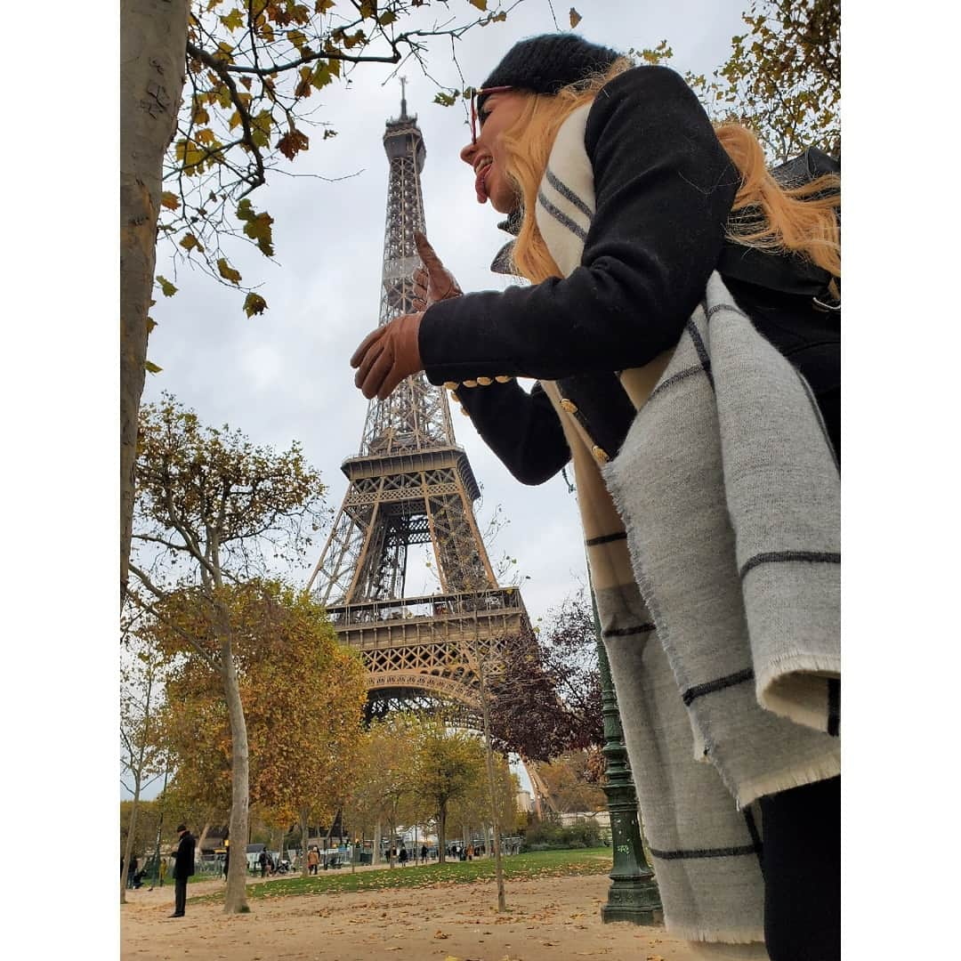 レクシー・ベルさんのインスタグラム写真 - (レクシー・ベルInstagram)「Paris, France 🖤」11月22日 22時34分 - omgitslexi