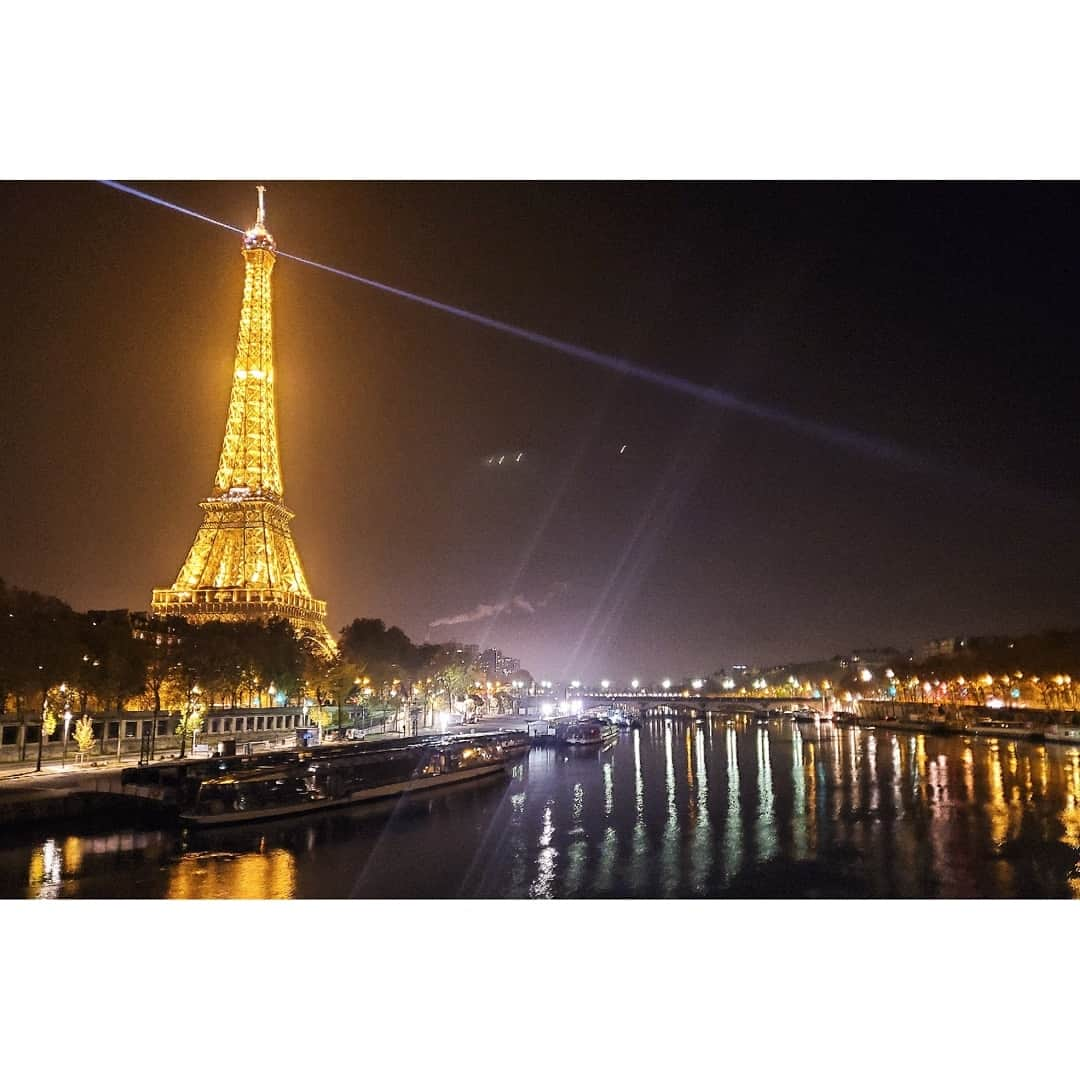 レクシー・ベルさんのインスタグラム写真 - (レクシー・ベルInstagram)「Paris, France 🖤」11月22日 22時34分 - omgitslexi