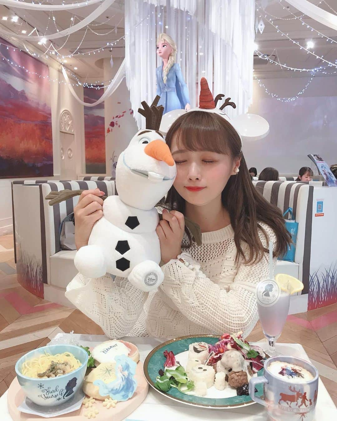 計良日向子（ひなひ）さんのインスタグラム写真 - (計良日向子（ひなひ）Instagram)「. . 今日は、アナと雪の女王2公開日⛄️💕 . . ということで先日 アナ雪カフェに行ってきたよ☺️💗 料理も可愛くて、アナ雪の世界が 広がってて最高すぎたよ😢💗 . . . #disney #ディズニー #アナと雪の女王2 #ohmycafe #オラフ #原宿カフェ #表参道カフェ #私服 #coordinate #snidel #スナイデル #love #instagood」11月22日 22時47分 - kerahinako1105