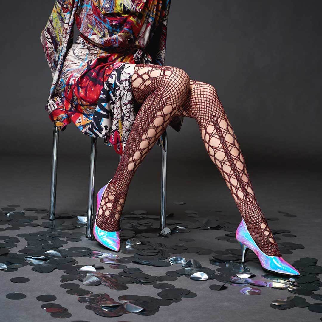 ヴィヴィアン・ウエストウッドさんのインスタグラム写真 - (ヴィヴィアン・ウエストウッドInstagram)「三色の糸をミックスさせたアーティスティックなデザインが魅力のタイツ。 #VivienneWestwoodAccessories #VivienneWestwoodJapan #VivienneWestwood #ヴィヴィアンウエストウッド」11月22日 22時40分 - viviennewestwoodjapan