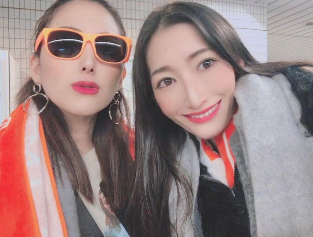 ELISAのインスタグラム：「我らがm-floのライブにいってきたぞーぎゃぁーーーー！！懐かしすぎて青春すぎて何度もはしゃいだ...あれ？ヒロノさん、God姉ちゃん？😂」