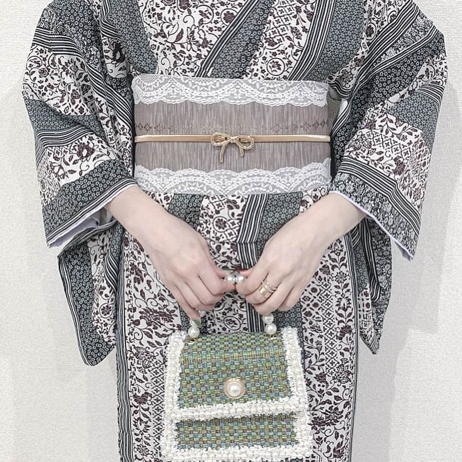 たんりいさんのインスタグラム写真 - (たんりいInstagram)「. . village new kimono ‼︎ . . 明日 pm12:00 から 12月7日から12月15日までの ご予約受付スタートします❁❁ . もうLINE友達追加してくれて 予約準備してくれている子もいて とっても嬉しいです ☺️❤︎ . 予約方法わからない方は、 @village__official の投稿みてね⭐️ . . みんなに会えるの楽しみだな〜🥰 ご予約お待ちしてますっ‼︎💕 . . リング💍 @queen.lupis . . #village #village_kimono #着物レンタル #浅草着物レンタル #着物レンタル浅草 #着物 #着物ディズニー #着物女子 #浅草 #浅草散策 #レトロ着物 #レトロ #浅草 #アンティーク着物 #着物コーディネート #着物コーデ #リング #ルピス (q552)」11月22日 22時45分 - tanrii97