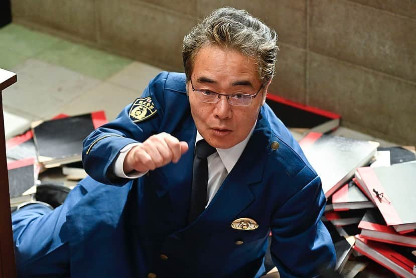 【テレ朝公式】時効警察はじめましたさんのインスタグラム写真 - (【テレ朝公式】時効警察はじめましたInstagram)「今日の #時効警察はじめました は﻿ ２５年前、プロレスの試合で起こった事件を捜査します。 ﻿ ﻿ 「気合プロレス」を大人気団体にしたCEO・枕木葵（#寺島しのぶ）と、﻿ 彼女を「お嬢」と呼ぶレフェリー猿又（#柳葉敏郎）が、﻿ どのように事件と絡んでくるのでしょうか？﻿ ﻿ 随所にプロレスネタ満載でお送りします！﻿ ﻿ お楽しみに☺️﻿ ﻿ #時効警察はじめました﻿ #オダギリジョー ﻿ #麻生久美子﻿ #吉岡里帆﻿ #磯村勇斗」11月22日 22時52分 - jikou201910