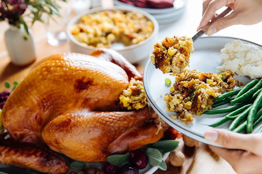 Dole Packaged Foods（ドール）のインスタグラム：「Sending warm wishes and love. We're thankful to you all for letting us be a part of your holiday celebrations! 🦃」
