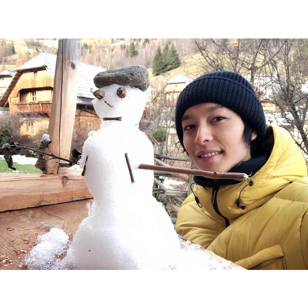 ツァオ・ヨウニン（曹佑寧）のインスタグラム：「❄️☃️ 做ㄧ個手要凍傷了😀」