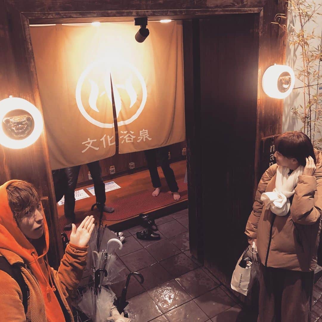 武井優心のインスタグラム：「お腹満たした後はいいサウナ夫婦の日やってきた。明日のライブ頑張れそう。皆も幸あれ！」