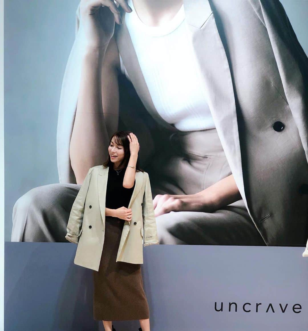 内山理名さんのインスタグラム写真 - (内山理名Instagram)「セットアップを軸にした 新ブランド @uncrave_official がデビュー🙌🏻 素敵なジャケットに出会いました… 来年春から♡ たのしみだ。 ケイタリングは 料理家の渡辺有子さん。 密かに憧れていたのでお声がけしちゃいました。 『カヌレの生ハム山椒』絶品です🧁 素敵な出会いに感謝.. ・ #uncrave #ss2020 #kashiyamadaikanyama」11月22日 14時48分 - rinauchiyama_official