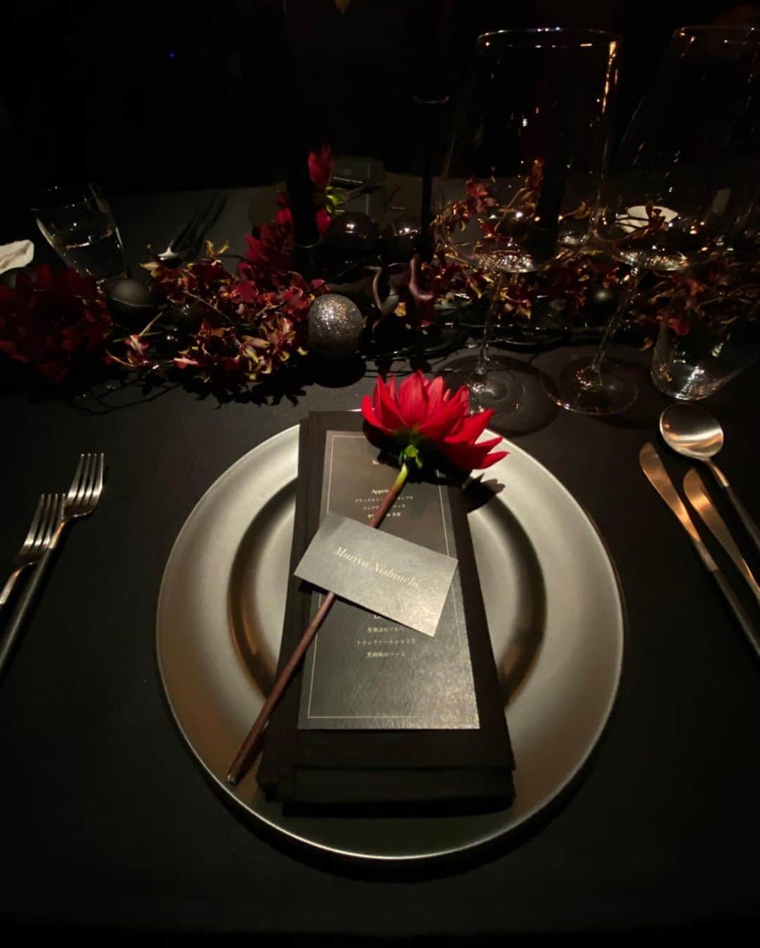 西内まりやさんのインスタグラム写真 - (西内まりやInstagram)「このリップ、黒スーツに合う。👄 イベントでは美味しいディナーも頂きました🍴 普段なかなかない、黒をテーマとした食事。素敵でした☺️ @givenchybeauty #ルージュジバンシイノワール #pr」11月22日 14時49分 - mariya_nishiuchi_official
