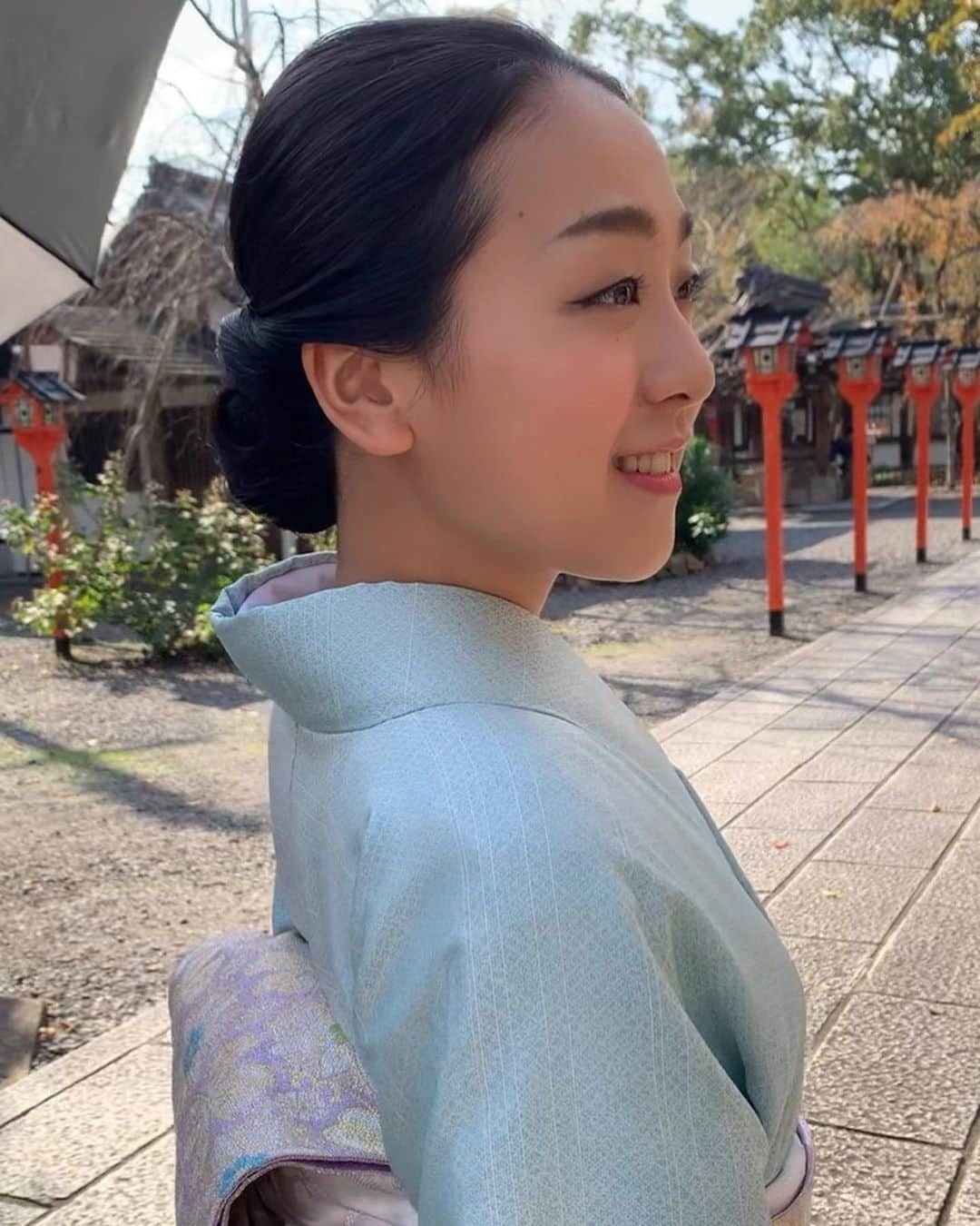 浅田真央さんのインスタグラム写真 - (浅田真央Instagram)「「きものサロン」 2月発売です。 #京都 #着物 #神社」11月22日 14時57分 - maoasada2509