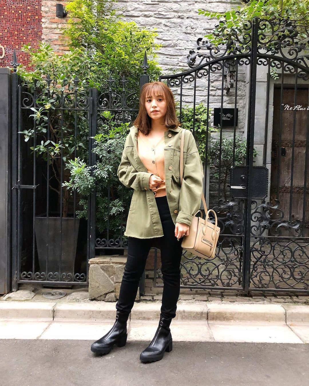 杉ありささんのインスタグラム写真 - (杉ありさInstagram)「いつかの私服🌼  #jacket #zara #tops #dannyandanne #bottoms #vicente #bag #celine #shoes #zara  この前デニムの投稿した時のブーツの質問沢山頂いたのですがこれです！ ZARAでまだ売ってると思います👢💘」11月22日 14時57分 - itsmeariiisa