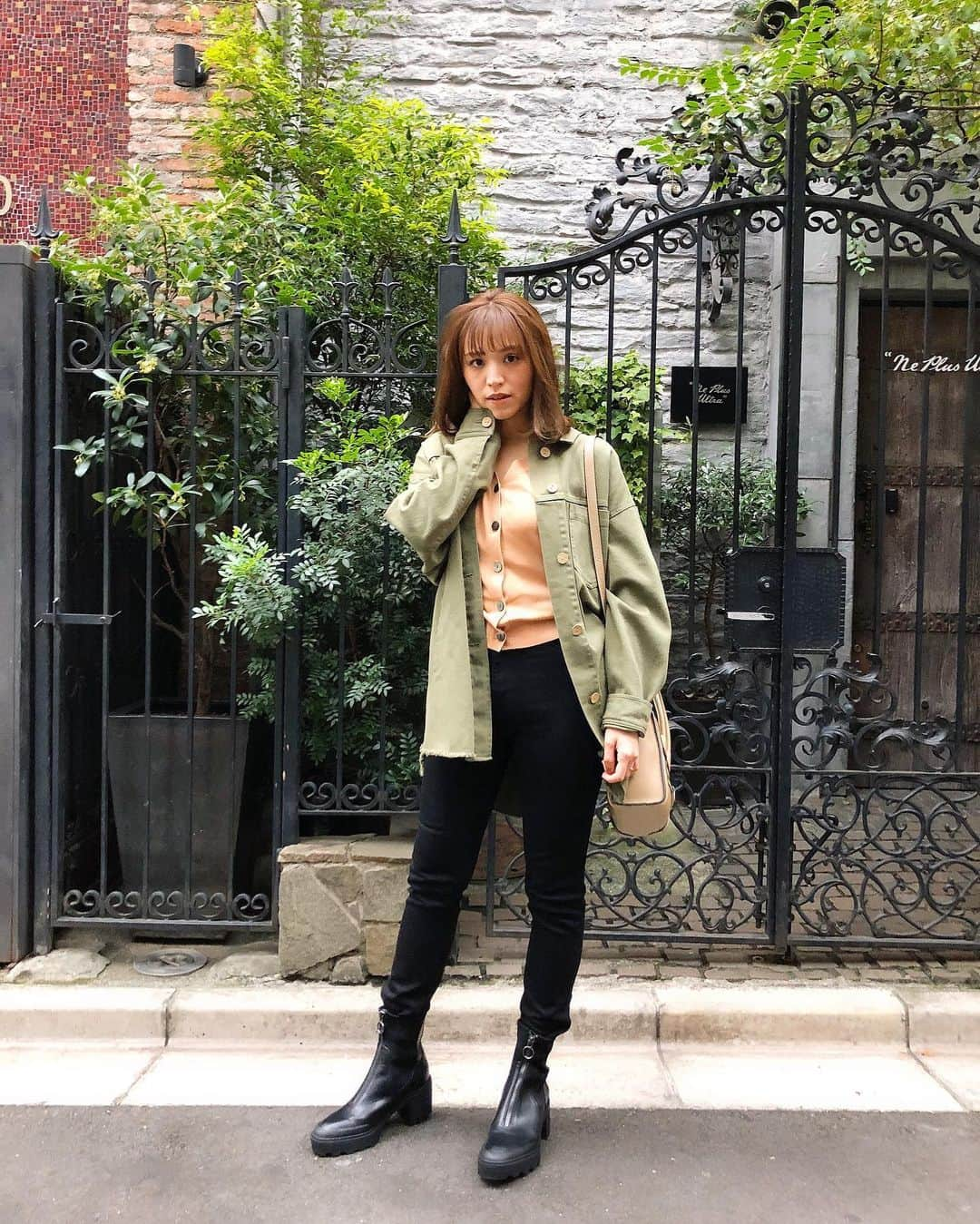 杉ありささんのインスタグラム写真 - (杉ありさInstagram)「いつかの私服🌼  #jacket #zara #tops #dannyandanne #bottoms #vicente #bag #celine #shoes #zara  この前デニムの投稿した時のブーツの質問沢山頂いたのですがこれです！ ZARAでまだ売ってると思います👢💘」11月22日 14時57分 - itsmeariiisa