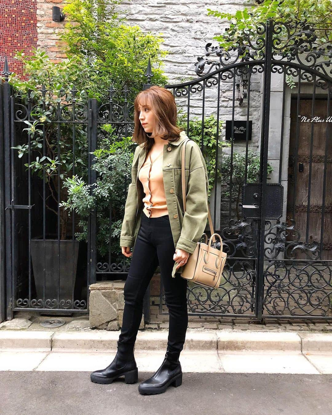 杉ありささんのインスタグラム写真 - (杉ありさInstagram)「いつかの私服🌼  #jacket #zara #tops #dannyandanne #bottoms #vicente #bag #celine #shoes #zara  この前デニムの投稿した時のブーツの質問沢山頂いたのですがこれです！ ZARAでまだ売ってると思います👢💘」11月22日 14時57分 - itsmeariiisa