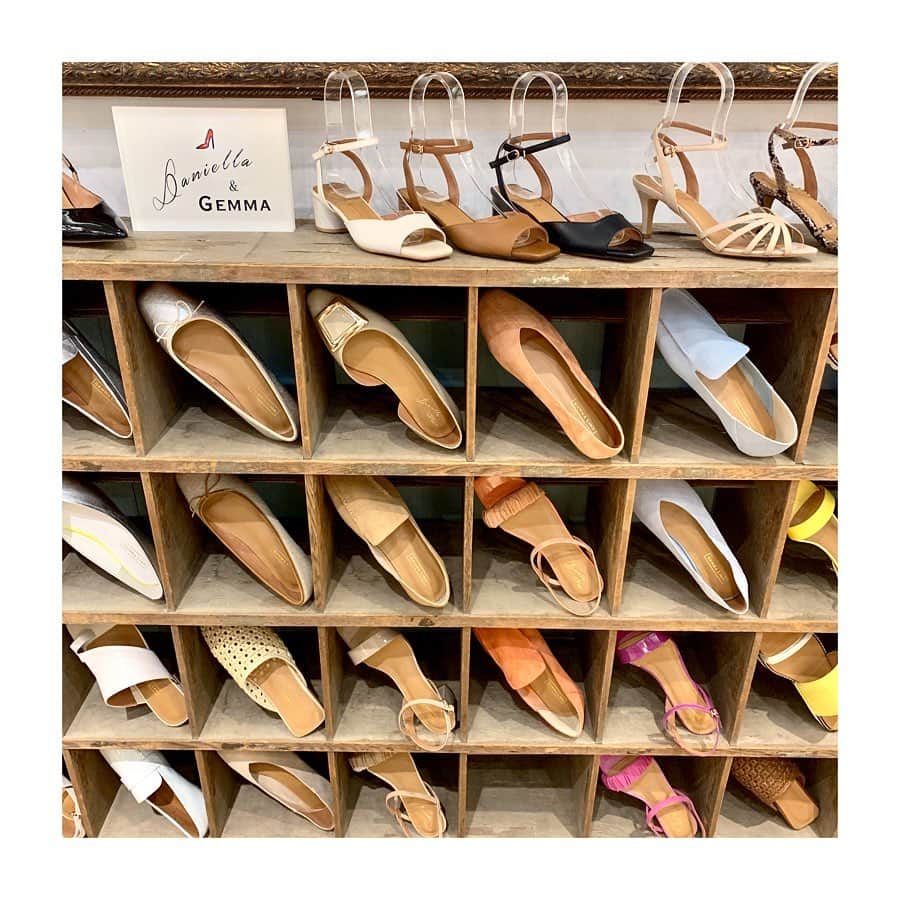 古川美有さんのインスタグラム写真 - (古川美有Instagram)「春靴の展示会へ👠 . @daniella_and_gemma . フラットなのに足が綺麗に見えるものばかりで、ぺたんこ派にはありがたい♡ スクエアトゥにステッチの入ったものがとても可愛かったです。 . 結局、4枚目のブラウンをオーダーしました〜届くの4月だけど笑 楽しみ🧡 #daniellaandgemma #shoes #spring #2020sscollection  #春靴 #展示会」11月22日 15時00分 - miyukogawa