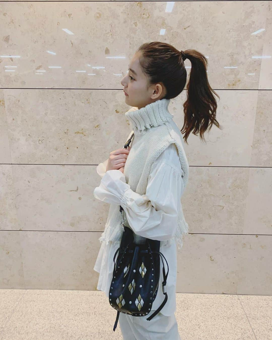 新木優子さんのインスタグラム写真 - (新木優子Instagram)「私服  knit tops : @perverze_official  blouse : @snidel_official  bottom : @style_mixer  shoes : @coach  bag : @isabelmarant  #fashion #mystyle」11月22日 15時00分 - yuuuuukko_