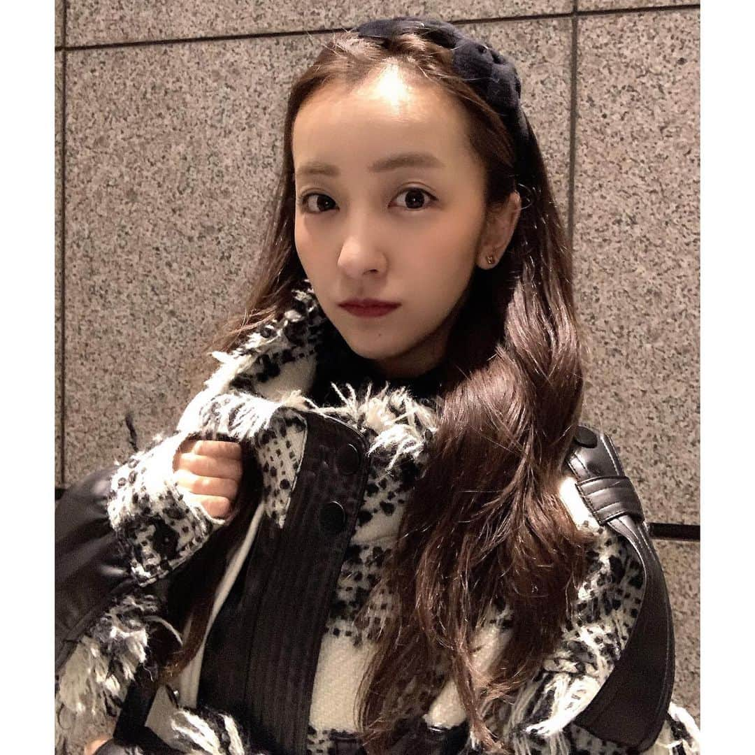 板野友美さんのインスタグラム写真 - (板野友美Instagram)「このコートとってもとってもお気に入り🥰❤️ 今日は本当に寒いので 皆さま、身体を冷やさないように❄  上海LIVEに行ってきます♪」11月22日 15時19分 - tomo.i_0703