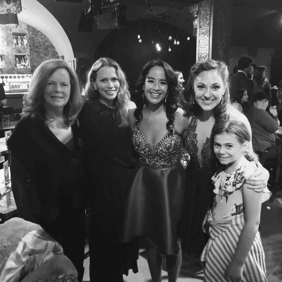 ベサニー・ジョイ・レンツさんのインスタグラム写真 - (ベサニー・ジョイ・レンツInstagram)「Great night at #broadwayprincessparty @bwayprincesspty. Love you @LauraOsnes 💗 @rhodesreed 💗 #susaneagan」11月22日 15時27分 - joylenz