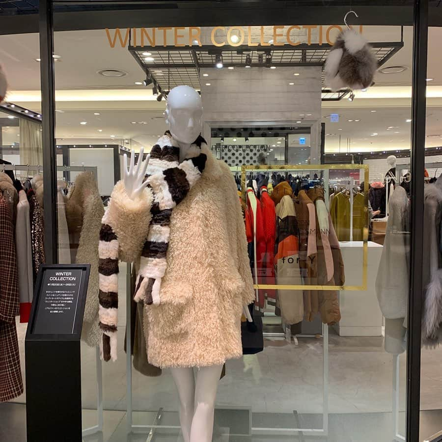 HANKYU.MODEさんのインスタグラム写真 - (HANKYU.MODEInstagram)「WINTER COLLECTION Until 11/26 At 3F 『D.EDIT』 Event Space  #Hankyu #HANKYUMODE #umedahankyu #阪急うめだ本店 #うめだ阪急 #阪急百貨店 #osaka #umeda #mode #nigelpreston #london #maisonhaussmann #delphinecharlotteparmentier #fory #furcollection #ナイジェルプレストン #メゾンオスマン #デルフィーヌシャーロットパルモンティエン #フォーワイ #ファー #ムートン #ボア #カシミアニット #ネックウエア」11月22日 15時31分 - hankyumode