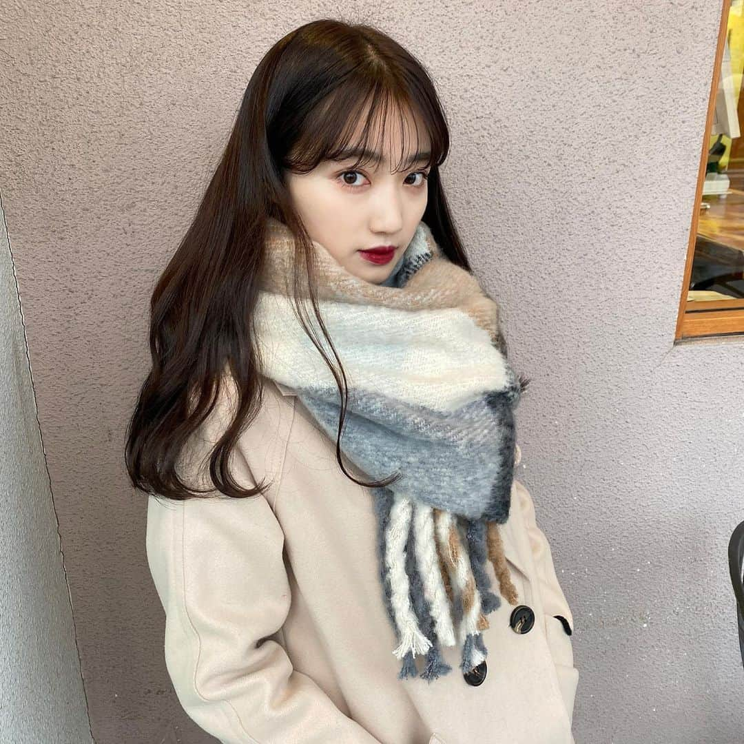 河﨑莉奈さんのインスタグラム写真 - (河﨑莉奈Instagram)「비가 오니까 더 춥다☃️ 벌써 목도리 필요한 계절이네🧣♡ㅎㅎ  coat❤︎　@lilirena_  muffler❤︎　@day23_official」11月22日 15時34分 - rinya5588