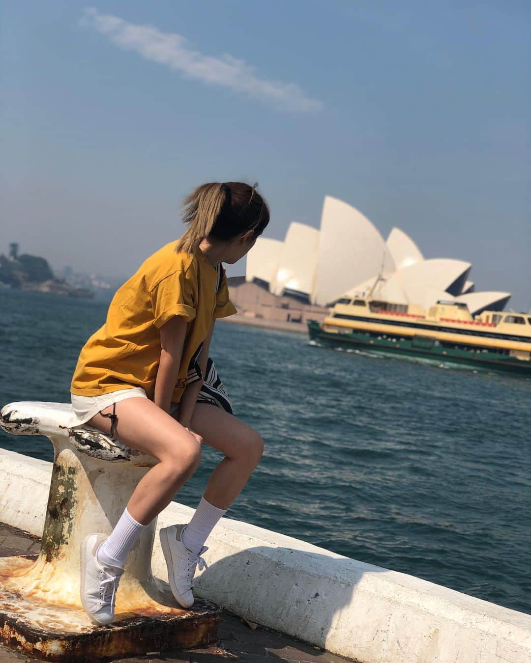 Miss Hunnyのインスタグラム：「眼前明明就有個很美的海港， 但偏偏不禁想起另一個海港， 這大概就是維多利亞的魅力。」