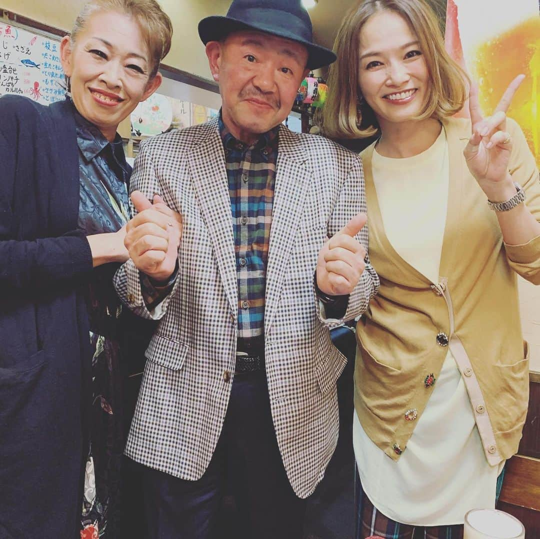 倉本康子さんのインスタグラム写真 - (倉本康子Instagram)「🌟 先日の広島の夜は広町へ！ 前から行きたかった「とり源」へ！ 樋口兄さんのインスタで前から気になって仕方なかった　とり源に ようやく！！！ お優しいマスターや、レジェンド、 渡部さん、寺岡さん、迷走亭一門... とにかくパワフルでパワフルで！ 美味しいハゲ(カワハギ)のお刺身を肝醤油でいただいたり、タコ🐙の柔らか煮など、舌も心も大満足の夜！ シメで広のオーセンティックなバー 「両歓」にも。 呉の雑誌「KURE:BAN」でも広町特集！ とり源も掲載されてました。 広、楽しかった〜〜〜！ 皆様本当にありがとうございました😊 #とり源 #オクレ兄さん #暴食さんではないw #迷走亭一門 #迷走亭ちょるちょる  #中町食器市場  #両歓 #広町 #kure:ban」11月22日 15時57分 - yasuko_kuramoto_yakko