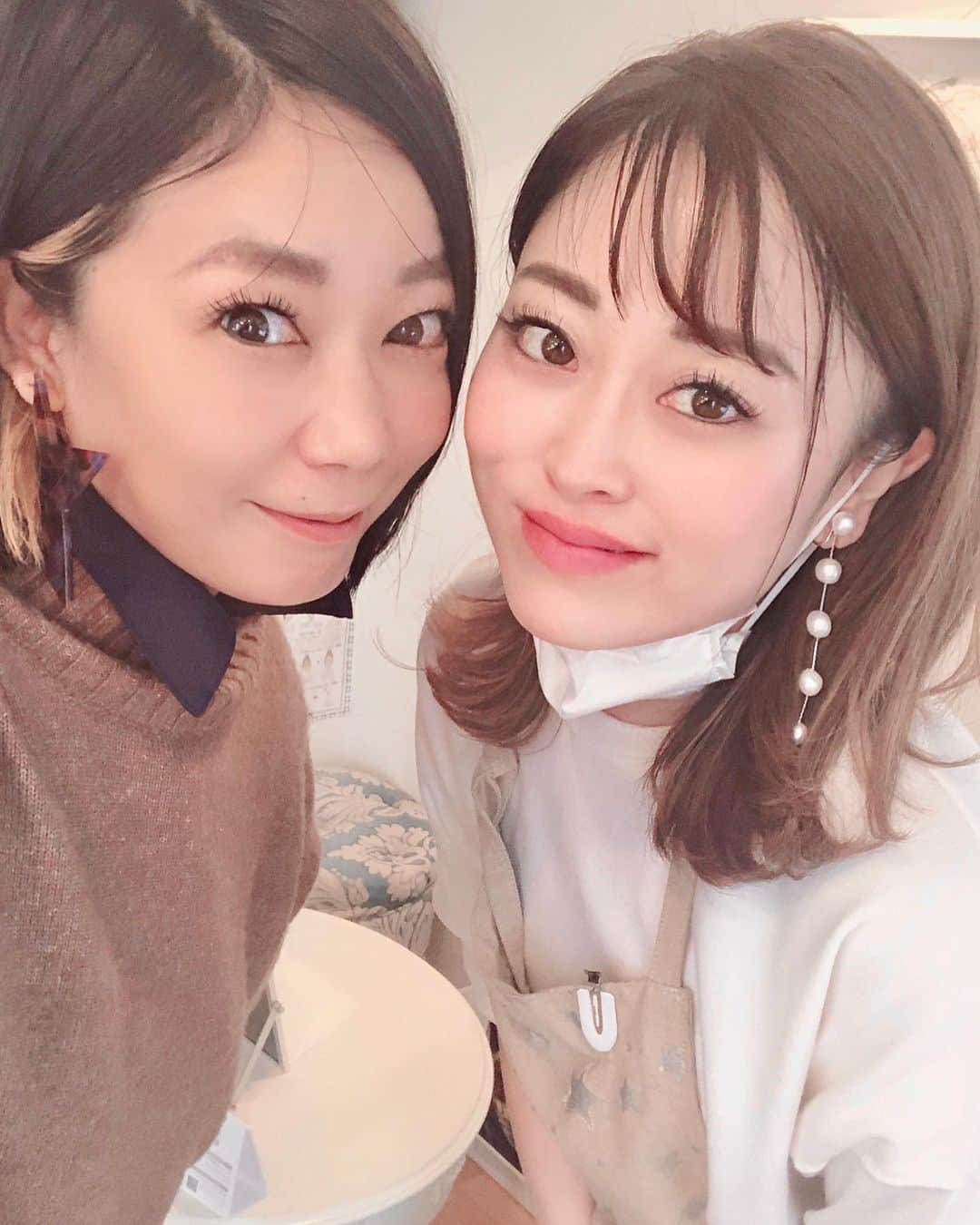 安村幸子さんのインスタグラム写真 - (安村幸子Instagram)「@lycka_mm ちゃんと💘 先日マツエクリペアへ　@lycka_eyelash_este へ。。。🥰 私の次の予約の人が大好きなあの子だったから、久しぶりに会えたのが嬉しすぎた日💜  みきちゃんいつもありがとう🧚‍♀️ #西宮マツエクサロン #神戸マツエクサロン #大阪マツエクサロン #梅田マツエク  #Lycka #Lycka大阪 #マツエク大阪 #ブライダルマツエク #Lycka神戸 #神戸マツエク #大阪マツエク #eyelash #まつ毛エクステ #プライベートサロン #Lycka_by_atelier.  #リッカ  #ブライダルエステ #Lyckaマツエク #西宮マツエク #西宮マツエクサロン #甲子園マツエク #ブライダルマツエク #梅田マツエク  #アイリスト募集 #アイリスト求人」11月22日 16時05分 - sachiko.y.523