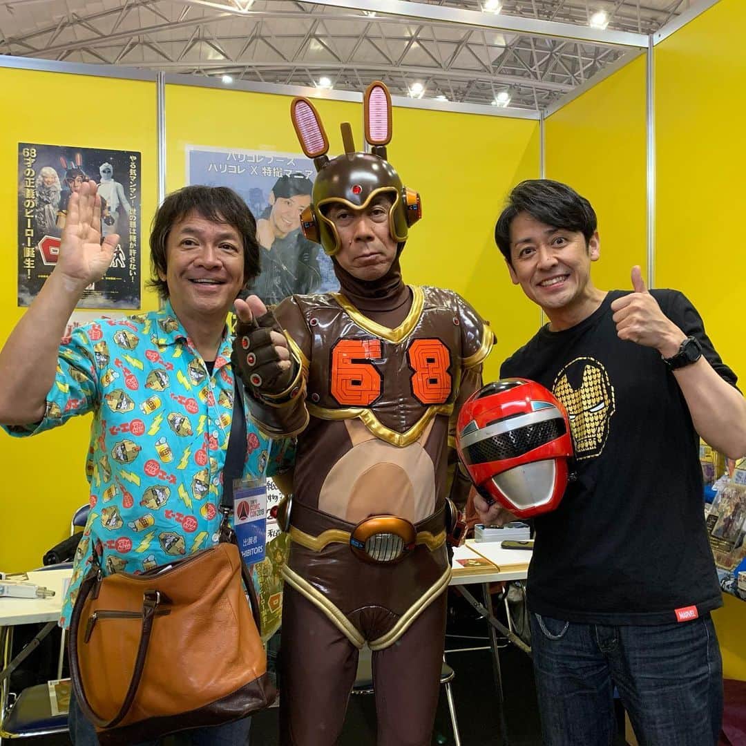 のインスタグラム：「東京コミコン、盛り上がってます。 現在、吉田照美さんサイン会中。 17時から佐藤健太さん本日二度目のサイン会です。  #東京コミコン #東京コミコン2019 #ロバマン #吉田照美 #佐藤健太」