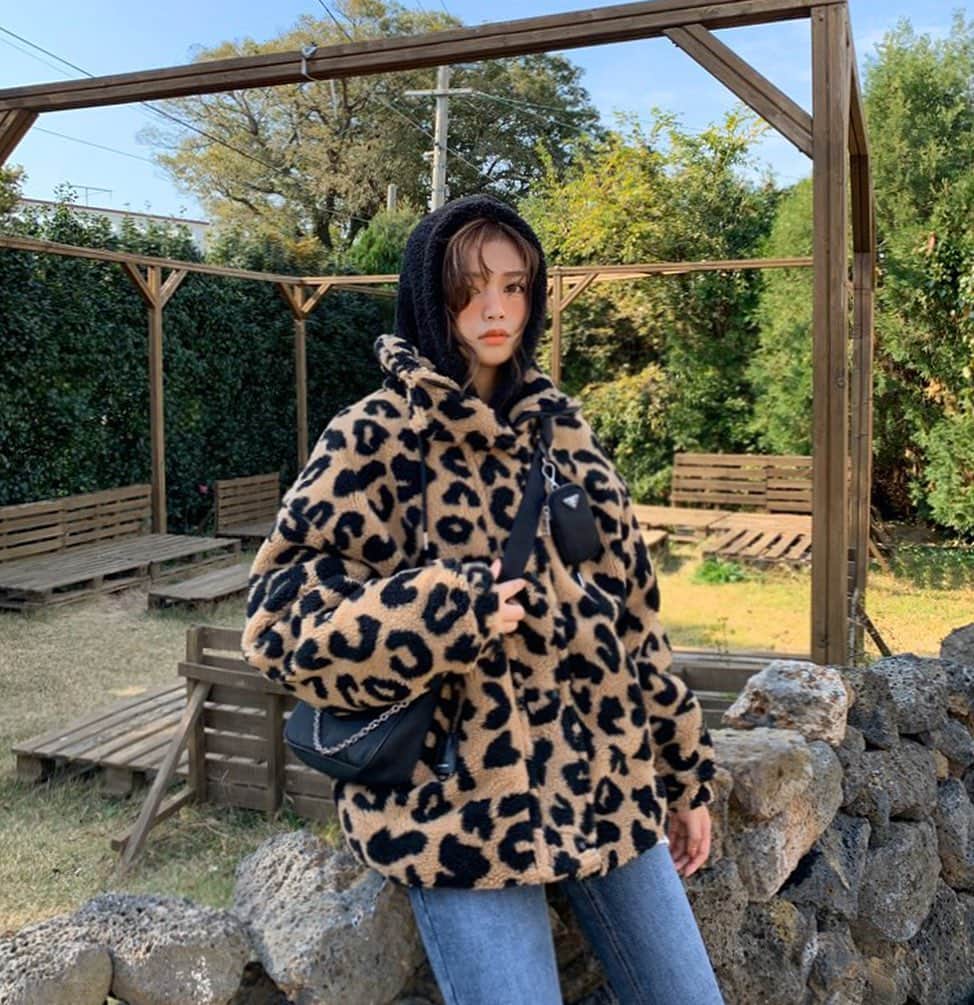 Chuuのインスタグラム：「촬영중인 신상스포💕」
