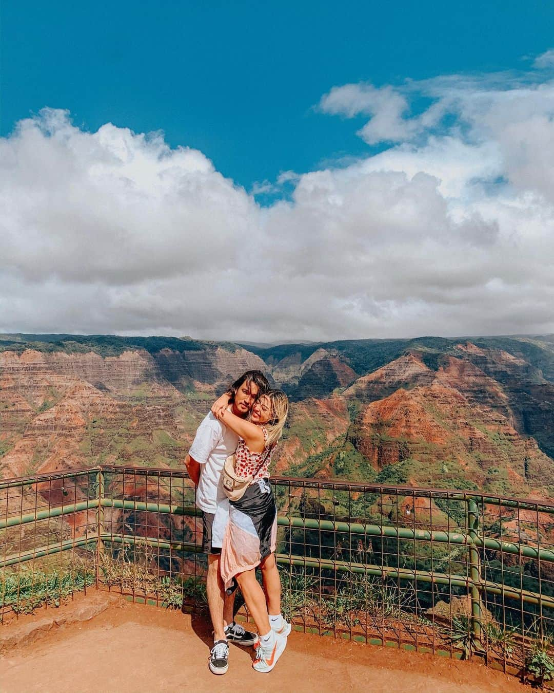 植野有砂さんのインスタグラム写真 - (植野有砂Instagram)「Nice to meet you Kauai !!! 😍🙏🏻🌳🌲🌳🌲I’m now filled with energy from all the nature🥺✨ずーっときたかったカウアイ島に2泊3日で行ってきたよ！本当に最高すぎました。地球って本来これなんだよね、本当に美しい。ぜひオアフに行く人はカウアイにも行って欲しいな✨次はハワイ島行くと決めた！ #kauai #hawaii #カウアイ島」11月22日 16時35分 - alisaueno