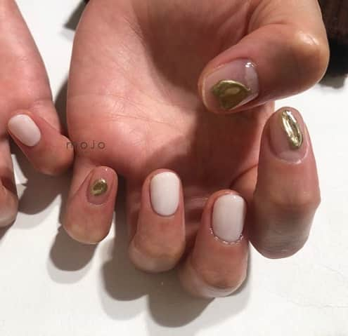 関根祥子さんのインスタグラム写真 - (関根祥子Instagram)「金属を溶かした感じが可愛い♡  #mojonail#nail#nails #冬白ネイル」11月22日 16時38分 - mojonail_shokosekine