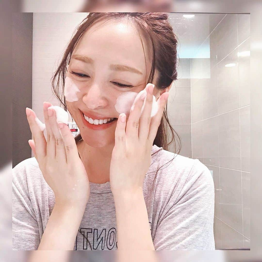 磯部奈央さんのインスタグラム写真 - (磯部奈央Instagram)「クリーミィ泡🚿 . 今まで、そこまで肌荒れを起こすタイプじゃなかったんだけど、妊娠してからお肌が荒れやすくなったのが悩み…🙄 . ロゼット洗顔パスタの洗顔料は、汚れを落とす洗浄機能に加えて、肌荒れ予防もしてくれて、お肌のベースを整えてくれるから、最近愛用してます😊 . そして、泡立てネットを使ったら、このモコモコの弾力泡になるのがたまらないのですっ♡♡ . . 今、抽選で300名にロゼット洗顔パスタオリジナルグッズをプレゼントしているそうです🎁（4枚目☞） . #洗顔 #洗顔料 #美容 #instabeauty #beauty #ロゼット #ロゼット洗顔パスタ #ベーシック洗顔 #泡洗顔 #肌荒れ予防 #pr  @rosette_pasta_official」11月22日 16時59分 - nao_isobe729