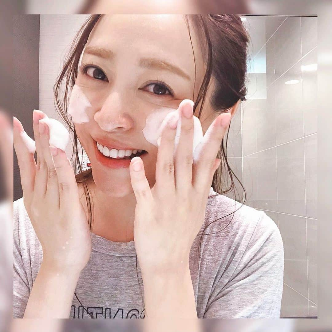 磯部奈央さんのインスタグラム写真 - (磯部奈央Instagram)「クリーミィ泡🚿 . 今まで、そこまで肌荒れを起こすタイプじゃなかったんだけど、妊娠してからお肌が荒れやすくなったのが悩み…🙄 . ロゼット洗顔パスタの洗顔料は、汚れを落とす洗浄機能に加えて、肌荒れ予防もしてくれて、お肌のベースを整えてくれるから、最近愛用してます😊 . そして、泡立てネットを使ったら、このモコモコの弾力泡になるのがたまらないのですっ♡♡ . . 今、抽選で300名にロゼット洗顔パスタオリジナルグッズをプレゼントしているそうです🎁（4枚目☞） . #洗顔 #洗顔料 #美容 #instabeauty #beauty #ロゼット #ロゼット洗顔パスタ #ベーシック洗顔 #泡洗顔 #肌荒れ予防 #pr  @rosette_pasta_official」11月22日 16時59分 - nao_isobe729