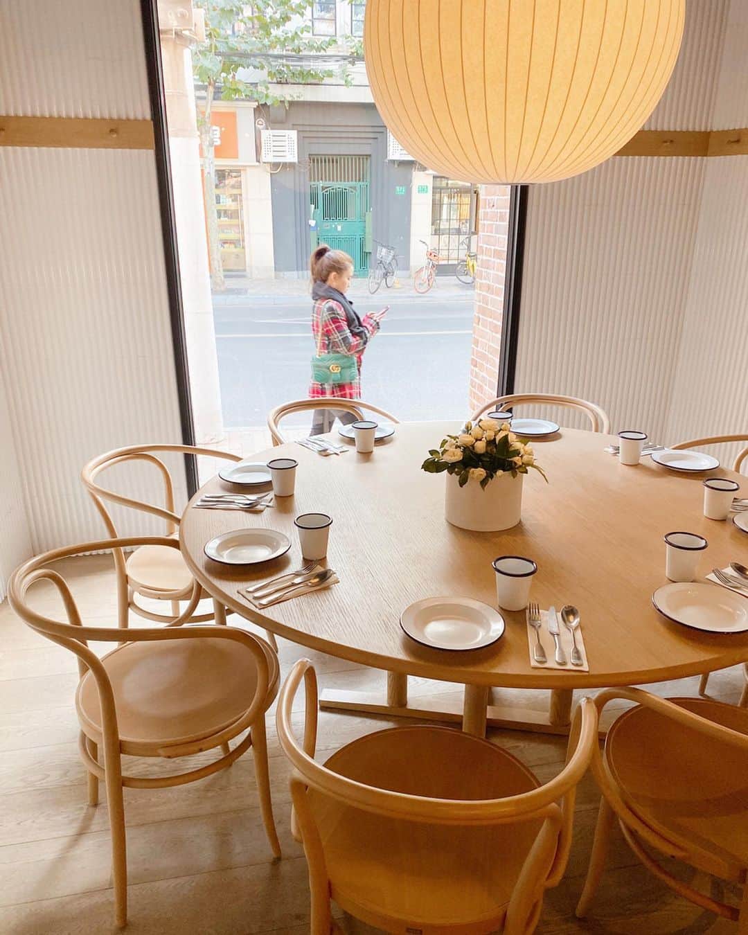 のインスタグラム：「🍽@together_restaurant . . グルメな友人に教えてもらった French&Asian フュージョンレストランが美味しくて。 もっと食べたいねってお料理追加したほど。 カフェのような雰囲気もまた良き👏 recommend！ . . #愚舍#together#fusionrestaurant#french #shanghai#上海 #akikiinshanghai」