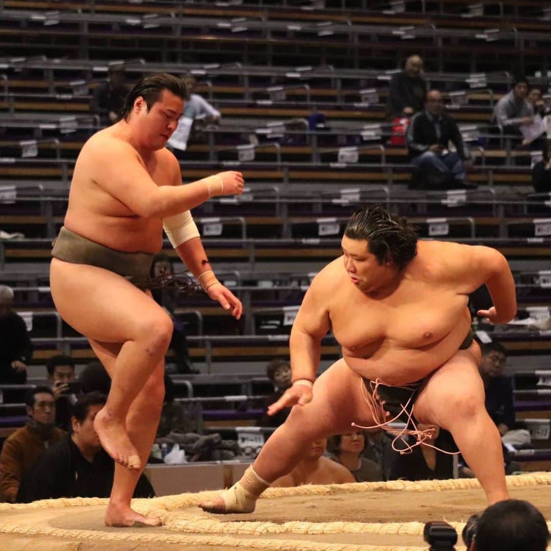 日本相撲協会さんのインスタグラム写真 - (日本相撲協会Instagram)「三段目優勝　元林　（7戦全勝、鳴戸部屋）  @sumokyokai #11月場所 #大相撲 #sumo  #相撲  #fukuoka #福岡 #博多 #力士 #sumowrestlers #japanculture」11月22日 17時27分 - sumokyokai