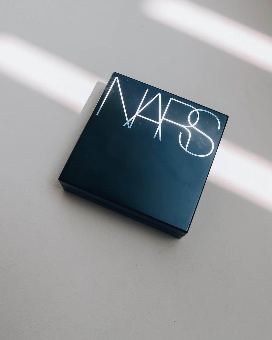 happyyopyさんのインスタグラム写真 - (happyyopyInstagram)「最近愛用してるファンデは﻿ @narsissist #ナチュラルラディアントロングウェアクッションファンデーション ﻿ クッションファンデ楽ちんに塗れるから﻿ 好きなんだけど韓国コスメのものだと﻿ 白肌ばかりのものが多いから﻿ カラバリ豊富なデパコスが私的に良き🙆🏽‍♀️🙆🏽‍♀️﻿ ﻿ 乾燥するこれからの時期は﻿ クッションファンデが潤いが続く❄️﻿ NARSはカバー力あるのに厚塗り感がなく﻿ 軽いつけ心地で最高に好きっ🌹﻿ 崩れが気になる人はそこだけパウダーを重ねるが﻿ この冬はいいかも！﻿ これ一つでSPF50 PA+++あるから﻿ 紫外線対策もバッチリ👌💕﻿ ﻿ スクロールしてベースメイク動画を﻿ 作ったのでよかったら見てください🧚‍♀️﻿ ﻿ #よぴコス #NARS #ナーズ﻿」11月22日 17時31分 - happyyopy