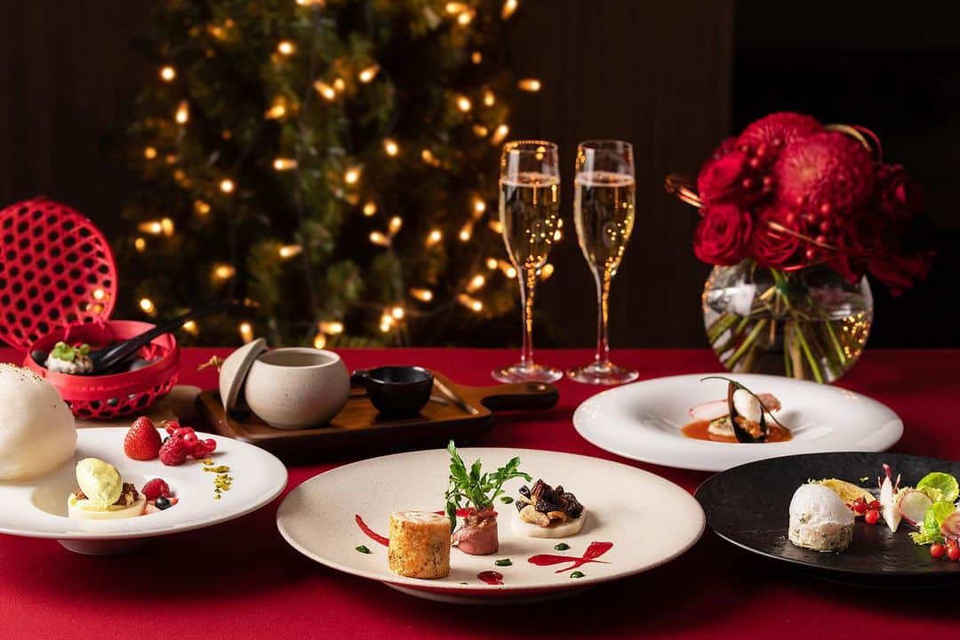 東京マリオットホテルさんのインスタグラム写真 - (東京マリオットホテルInstagram)「- Special Christmas Dinner at Tokyo Marriott - 12月20～25日の6日間限定でお届けする、華やかで上品なクリスマスをお楽しみいただくディナーコース🎄 “TOKYO RED”をアクセントにした彩り豊かな品々とともに、特別なクリスマスのひとときをお過ごしください✨ #tokyomarriott #東京マリオットホテル #クリスマスディナー #christmasdinner #christmas #dinner #tokyo #japan #tokyogourmet #hotel #東京マリオットクリスマス #marriottasiafb #marriotthotels #tokyotravel #letyourmindtravel  #beef #winter #冬 #クリスマス #ホテルディナー #東京グルメ #christmastime #xmas #christmas2019」11月22日 17時37分 - tokyomarriott