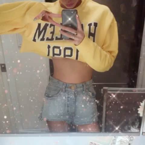 長谷川唯のインスタグラム：「・ ・ 寒すぎて凍える🥶こんな格好してるからでしょ？って突っ込んで🤣ww ・ ・ でもね、好きなファッションをしてるからいーの♡大好きなお鍋作って体温めまーす♡ ・ ・ #today #me #happy #fashionista #love #instagood」