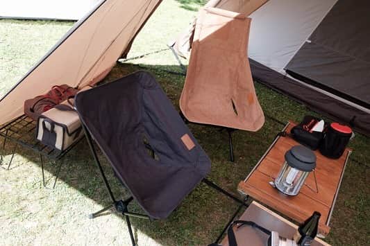 キャンプ情報サイト［ランタン］さんのインスタグラム写真 - (キャンプ情報サイト［ランタン］Instagram)「CAMP SMILE STYLE ／ 色の統一感がギア選びのポイント。 モーグ Pro.airでファミリーキャンプ。 ＼ いろんなキャンパーのキャンプスタイルを現地取材と一般キャンパーからの投稿で数多く掲載してます。 . . 詳しくは @lantern.camp  webサイトをご覧ください . . #camp #camping #outdoor #travel #trip #lantern_smile #nature #キャンプ #キャンプ用品 #アウトドア #テント #自然 #旅行 #キャンプ初心者  #キャンプ好きな人と繋がりたい #モーグproair #ハイマート佐中オートキャンプ場 #スノーピーク #ヘリノックスチェア #soto #ファミリーキャンプ #ファミキャン」11月22日 17時52分 - lantern.camp