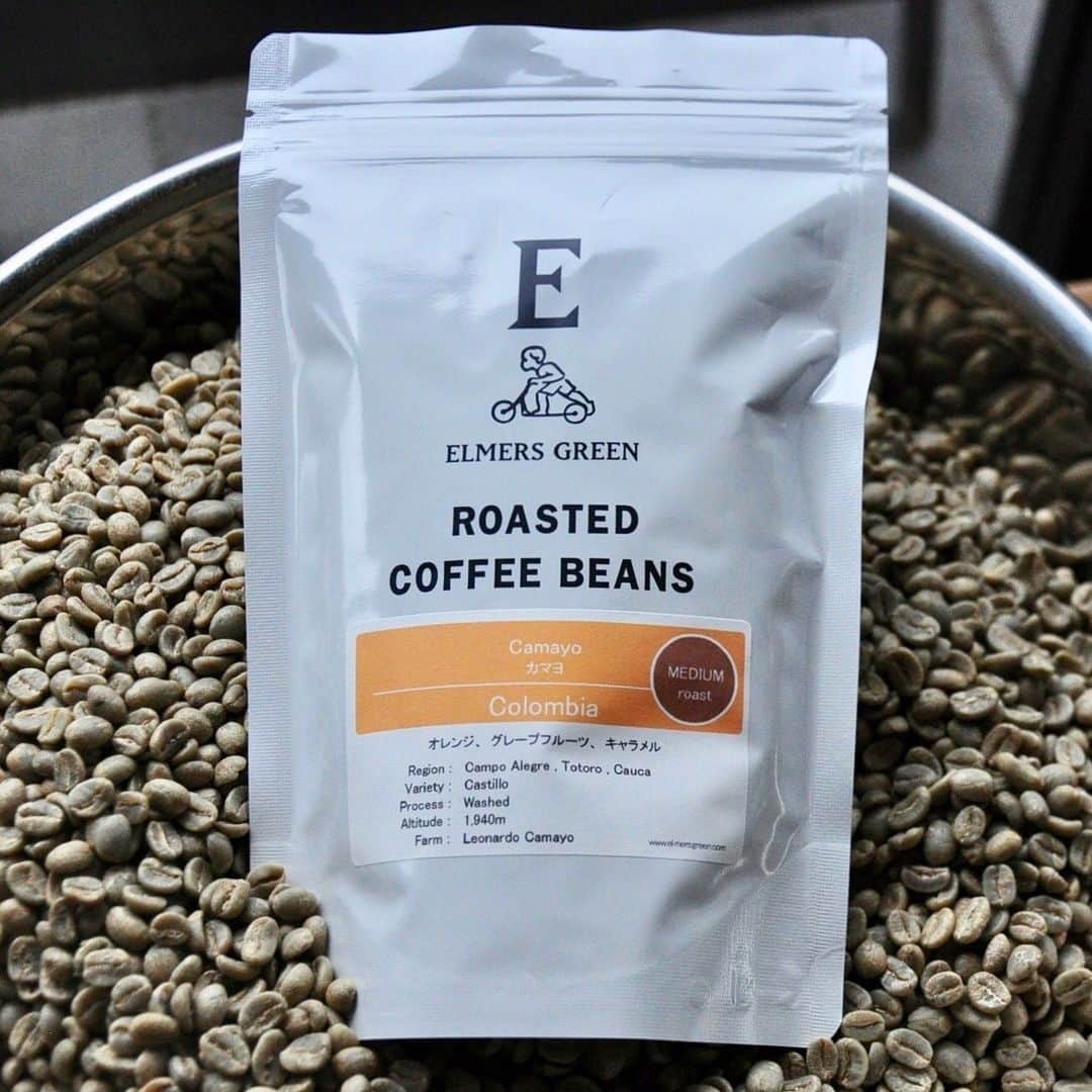 のインスタグラム：「COLOMBIA Camayo カマヨ﻿ 《MEDIUM ROAST》﻿ ﻿ ﻿今季のコロンビア現地買い付け豆です！  オレンジやグレープフルーツのようなジューシーな酸、キャラメルの甘い余韻を楽しめます🍊﻿ どんなシーンでもスルッと飲める、バランスが良い素晴らしいコーヒーです。☕️﻿ ﻿ オンライン、エルマーズグリーンの店舗でも販売中❗️」