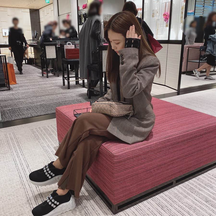 のインスタグラム：「👗💋 ㅤㅤㅤㅤㅤㅤㅤㅤㅤㅤㅤㅤㅤ この前、オンマとshoppingした日💞 いま #ひよんちゃんねる で1週間コーデ撮影してるからその時にまた詳しく紹介できるよ☺️👖✨ 楽しみにしててね❤️ ㅤㅤㅤㅤㅤㅤㅤㅤㅤㅤㅤㅤㅤ  #fashion #ootd #koreangirl #koreanfashion #koreanstyle #feeyong #hiyon #패션 #오오티디 #데일리룩 #희영 #한국패션 #ファッション #秋 #秋コーデ #冬コーデ #ひよん #ひよん服」