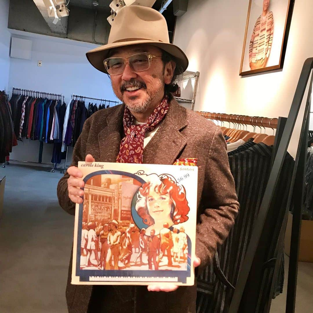 大久保篤志さんのインスタグラム写真 - (大久保篤志Instagram)「今日の１枚 #caroleking #fantasy  #hat #borsalino #suits #thestylistjapan #mountainparka #supreme #indyboots #alden #eyeglasses #白山眼鏡  The Stylist Japan ONLINE STORE も 宜しくです 詳しくはプロフィール欄から、」11月22日 18時16分 - okubomegane