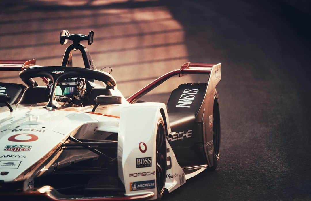 アンドレ・ロッテラーのインスタグラム：「Qualified P7 for our @porsche.formulae debut! Let’s go racing」