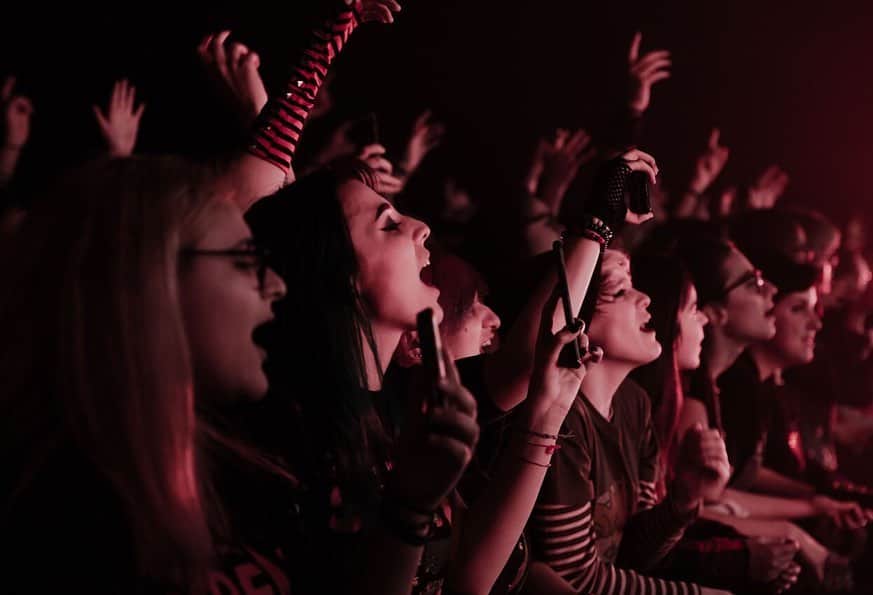 ニック・マーティンさんのインスタグラム写真 - (ニック・マーティンInstagram)「Last night in Milan was incredible, to say the least. I feel it was the most emotional, loving show we’ve had in a long time. The people of Italy are immensely kind, warm hearted human beings and we appreciate all the love you give us. You sang your hearts out with us and we can’t thank you enough ❤️」11月22日 23時51分 - nodirectioncasa