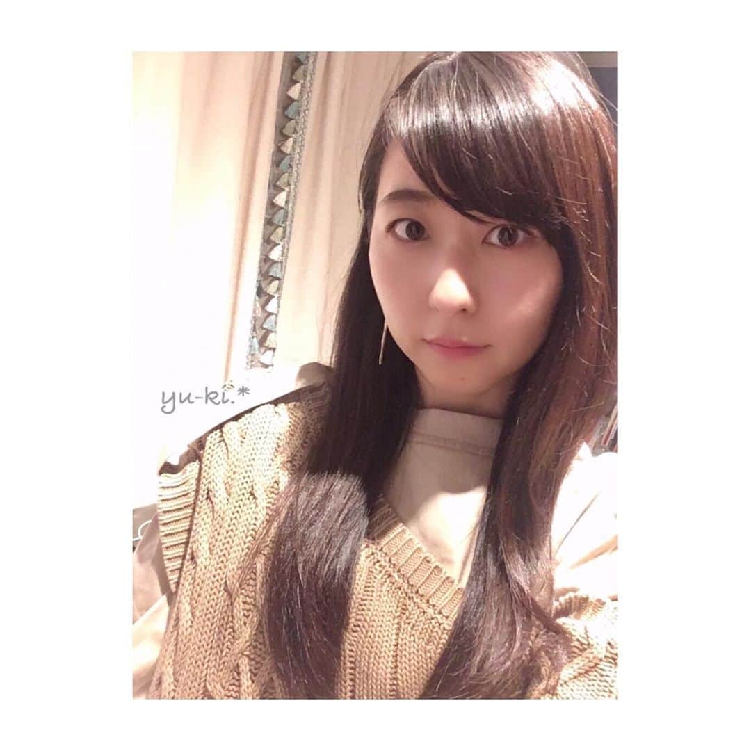 二見夕貴さんのインスタグラム写真 - (二見夕貴Instagram)「. 丁寧に育てあげたLong hairを どっさりカット…！✂︎✂︎✂︎ . . . 切りたい！と思うのが 割と限界来てる時が多くて、 そんな時に限って予定が組めなかったり。 ようやくというタイミングで 切ったらこんもり。😂 ☞swipe ウィッグが作れそうですが ☞☞swipe . こんなに切ってもLongなり\( ⍢ )/じゃじゃーん! . . ばっさり短くしたと見せかけて、 ほぼ量を減らすカット。笑 4〜5cm切ったけどね☺︎ . なんでこんな量多いのか。😂 毛深くないのにほんと謎。笑 無い物ねだりだけど ぺたんこヘアーあこがれる。🥺 . #longhair #haircutting #japanesehair  #ロングヘア #ヘアカット #毛量多め  #ばっさりカット #コンプレックス」11月22日 23時52分 - yyyuki___