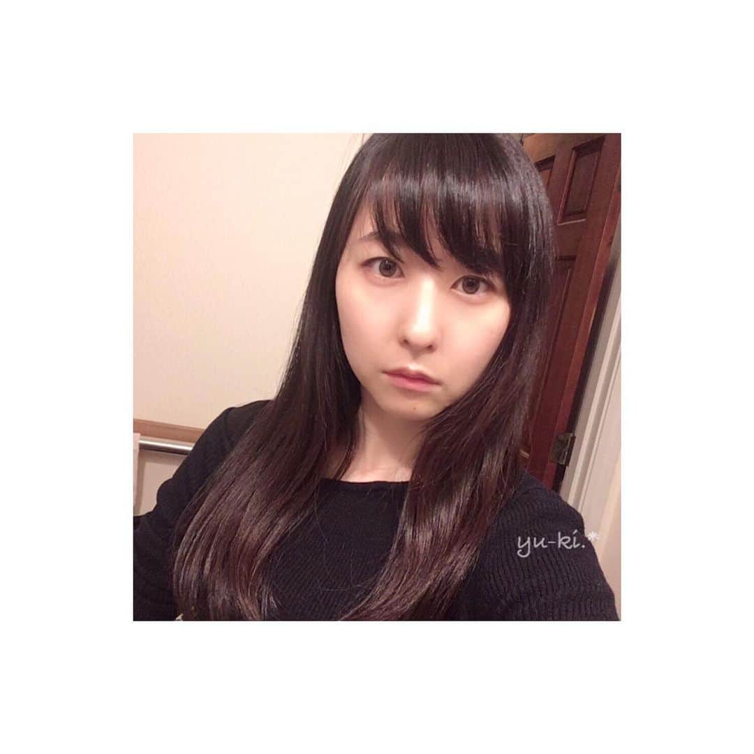 二見夕貴さんのインスタグラム写真 - (二見夕貴Instagram)「. 丁寧に育てあげたLong hairを どっさりカット…！✂︎✂︎✂︎ . . . 切りたい！と思うのが 割と限界来てる時が多くて、 そんな時に限って予定が組めなかったり。 ようやくというタイミングで 切ったらこんもり。😂 ☞swipe ウィッグが作れそうですが ☞☞swipe . こんなに切ってもLongなり\( ⍢ )/じゃじゃーん! . . ばっさり短くしたと見せかけて、 ほぼ量を減らすカット。笑 4〜5cm切ったけどね☺︎ . なんでこんな量多いのか。😂 毛深くないのにほんと謎。笑 無い物ねだりだけど ぺたんこヘアーあこがれる。🥺 . #longhair #haircutting #japanesehair  #ロングヘア #ヘアカット #毛量多め  #ばっさりカット #コンプレックス」11月22日 23時52分 - yyyuki___