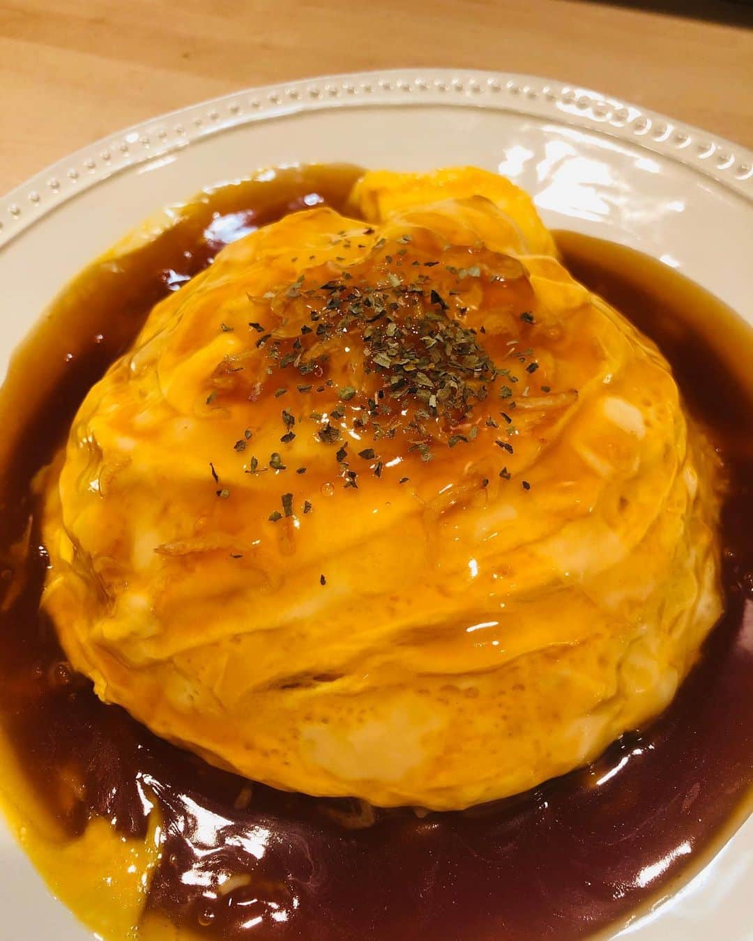 武井優心のインスタグラム：「いい夫婦の日ということで、2人で王将を超える天津飯を作ろうとトライした！なぜ天津飯なのかはまったくわからんけども、相当美味しく作れた。中華料理って偉大だ。  #いい夫婦の日  #野菜多め天津飯」