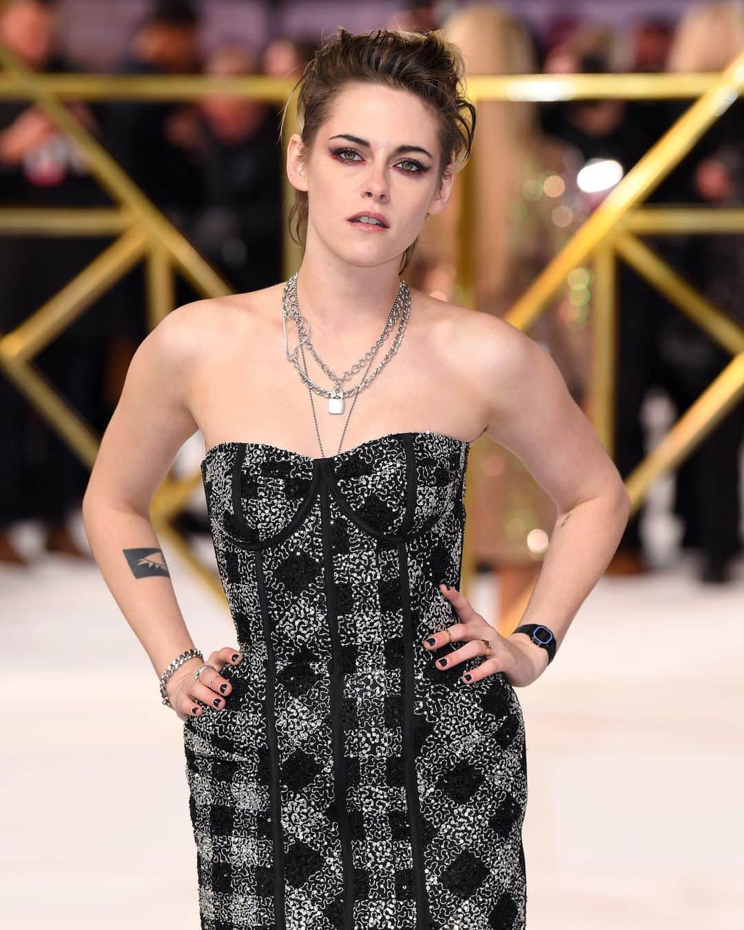 Vogue Italiaさんのインスタグラム写真 - (Vogue ItaliaInstagram)「#KristenStewart attended the ‘Charlie’s Angels’ UK Premiere in Mayfair, London with an unconventional pair of shoes: tap the link in bio to discover more and to read everything we know about the movie.  Article by @lauratortora_vogueit」11月22日 18時31分 - vogueitalia
