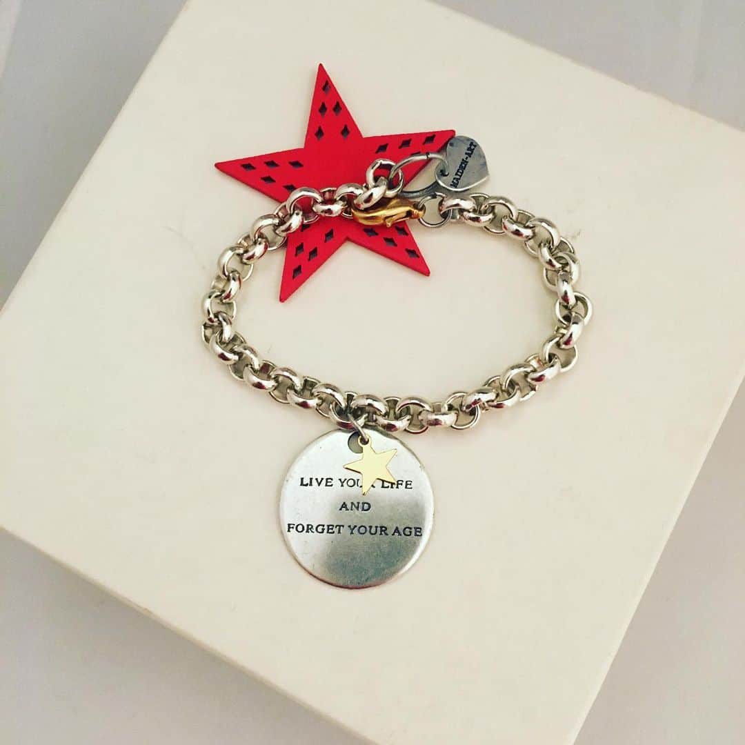 メイデンアートのインスタグラム：「Live your life and forget your age bracelet ❤️🤩 . . . . . #cransmontana #cransmontanaabsolutely #maidenart #bohostyle #bohochic #bohooutfit #bohojewels #bohojewelry #luckygirl #luckyjewelry #quotes #quotesoftheday #jewelryquotes #jewelryquote #gift #giftideas」