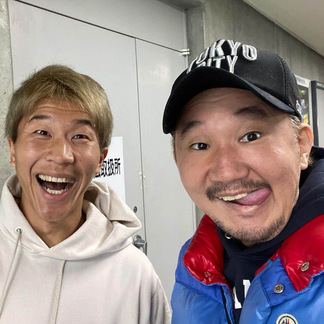 植田朝日のインスタグラム：「🔵🔴﻿ ﻿ 明日の調布FM「TOKYO12RADIO」のインタビューは、ケンちゃん、キャプテン、ケントの3人だ‼️﻿ ﻿ 12時から1時間の生放送。﻿ ﻿ ブチ上げで行って、湘南戦に繋げますよ！w﻿ ﻿ たぶん、面白いに決まってるからよろしくね‼️‼️﻿ ﻿ #tokyo12」