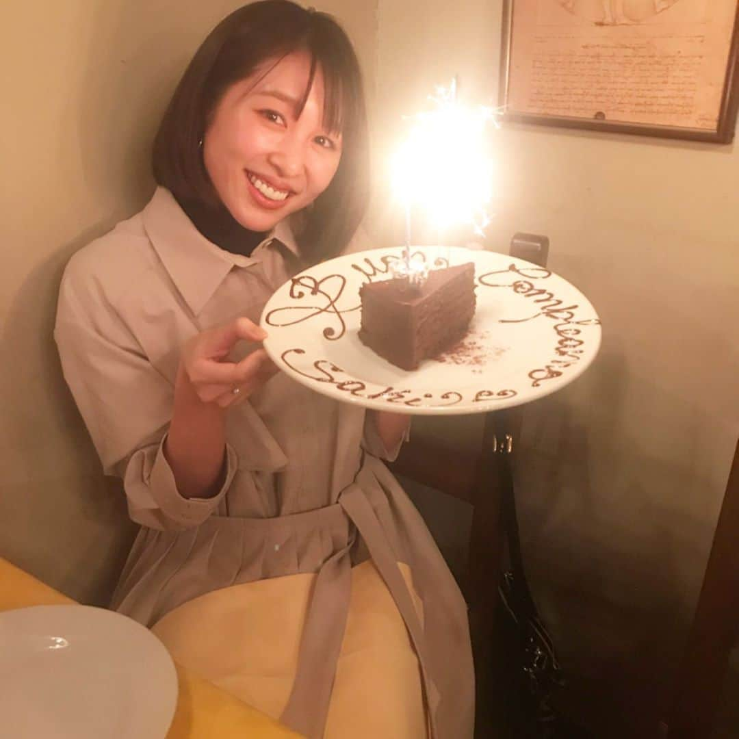 成田沙季のインスタグラム：「昨日誕生日を迎えました🎂 連日お祝いして頂きました🥺嬉しい😭♡ また一つ歳を重ね、より人生を楽しむぞ〜っという気持ちです✊🧡 皆さまこれからもよろしくお願い致します🙏  #誕生日 #誕生日ケーキ  #ラビスボッチャ #ブロックス #ナンバーエー #かおるねぇとお鮨だったのに写真はパンケーキ笑」