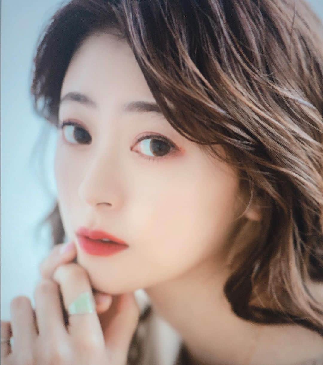 のインスタグラム：「メイクさんにメイクしてもらうとまた違う自分が引き出せて毎回楽しみの一つ😌💄✨ AWメイクもいいな😌✨ . . #撮影 #モデル #AWメイク #shooting  #model」